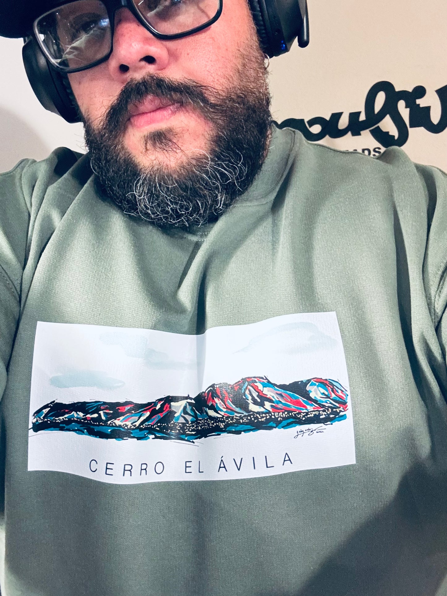 UNISEX GRAPHIC SWEATSHIRT