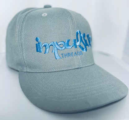 SNAPBACK IMPULSIVE THREADS CAP.